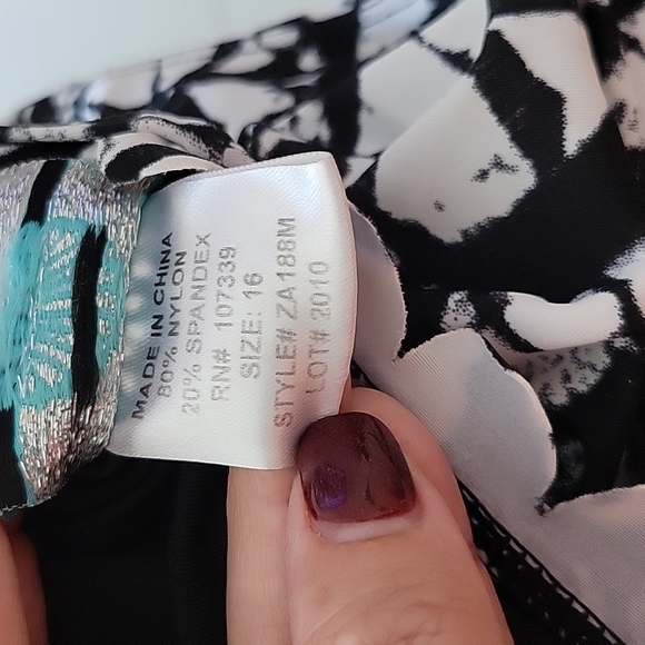 Swimsuit - Picture 8 of 8